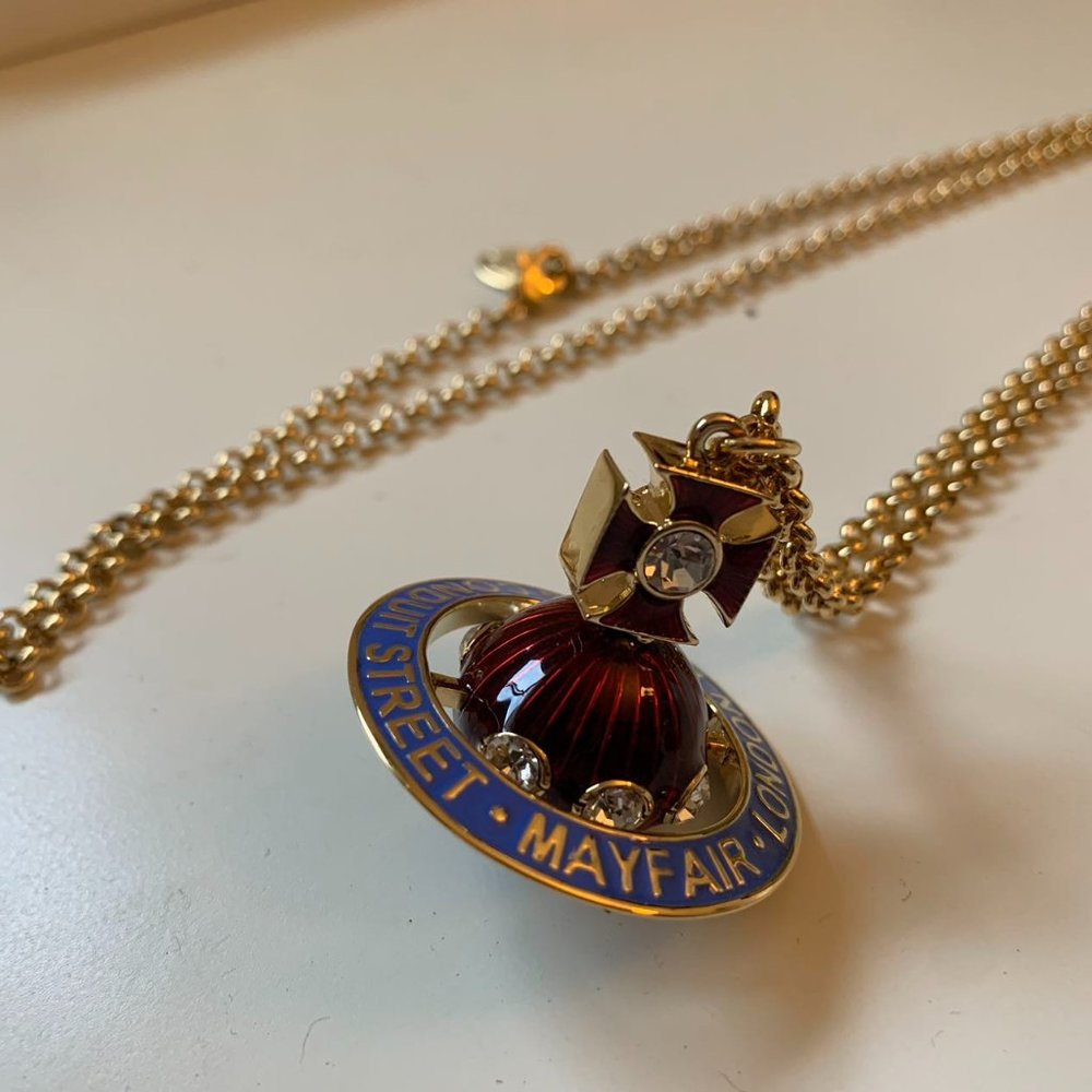 Vivienne Westwood Regina Orb pendant VWSS20